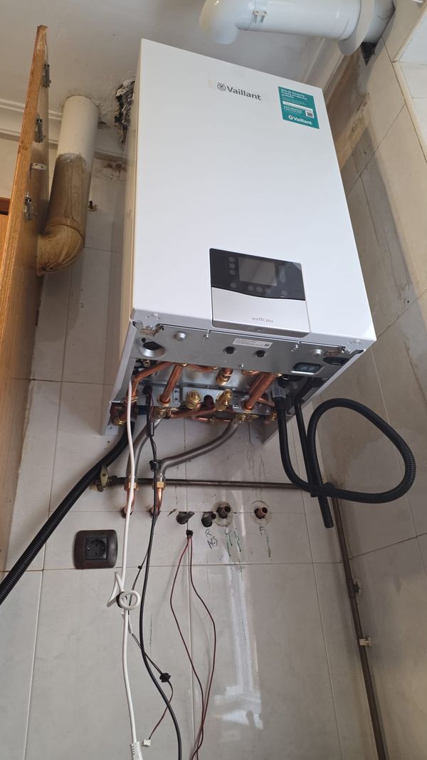 Sustitución de caldera por una Vaillant ecoTEC plus de condensación